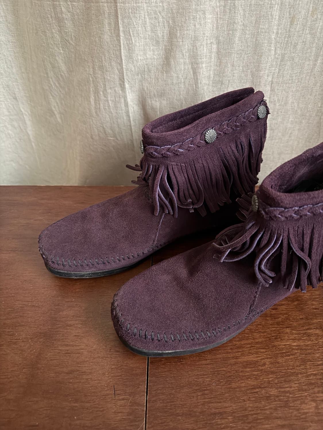 MINNETONKA fringe suede boots 상품이미지3