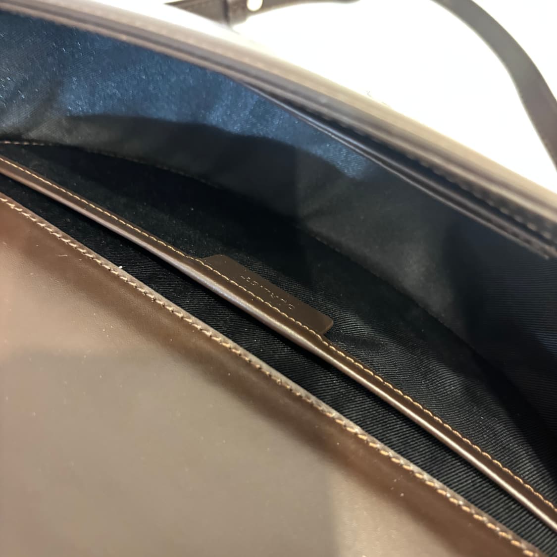 정품 아워리스트 크로스백    상품이미지10