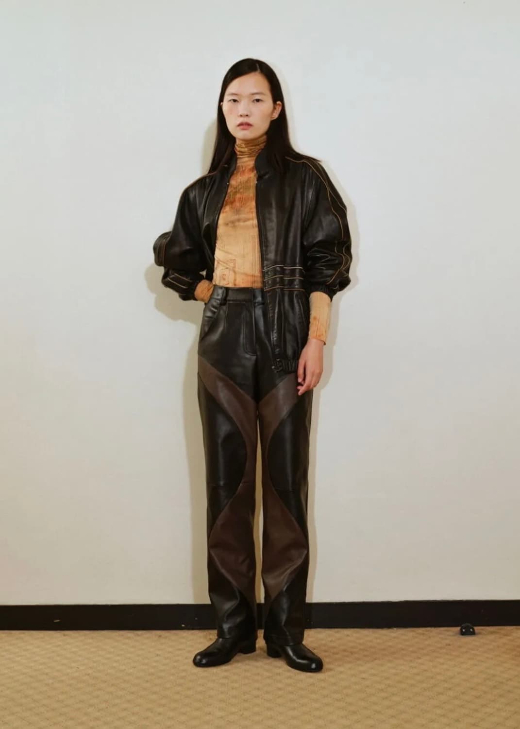 코스모스 인양 패턴 레더 팬츠 yin-yang patter leather 상품이미지3