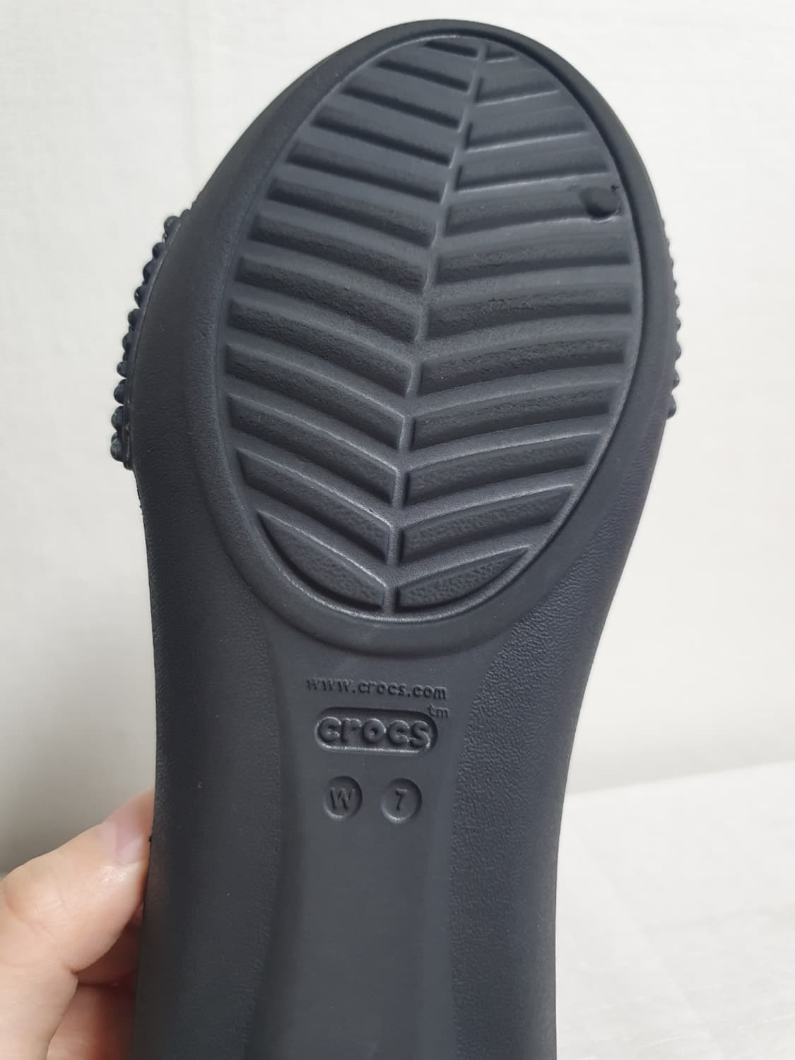 크록스 리나 엠벨리쉬드 도르세이 샌들 블랙 240mm 상품이미지8