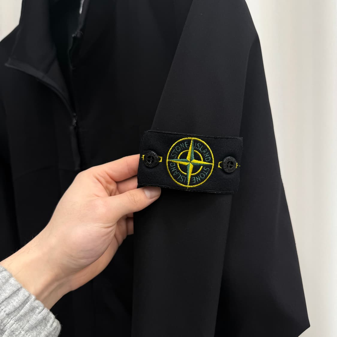 [XL] 24SS 스톤아일랜드 와펜 트랙 자켓 블랙 상품이미지4