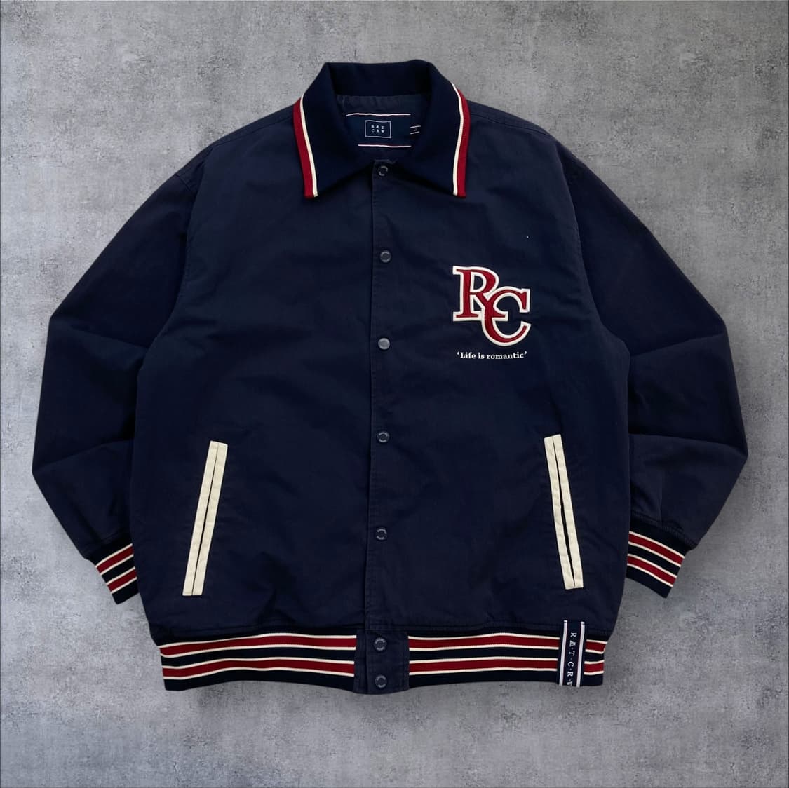 로맨틱크라운 RC로고 네이비 봄버 자켓 상품이미지1