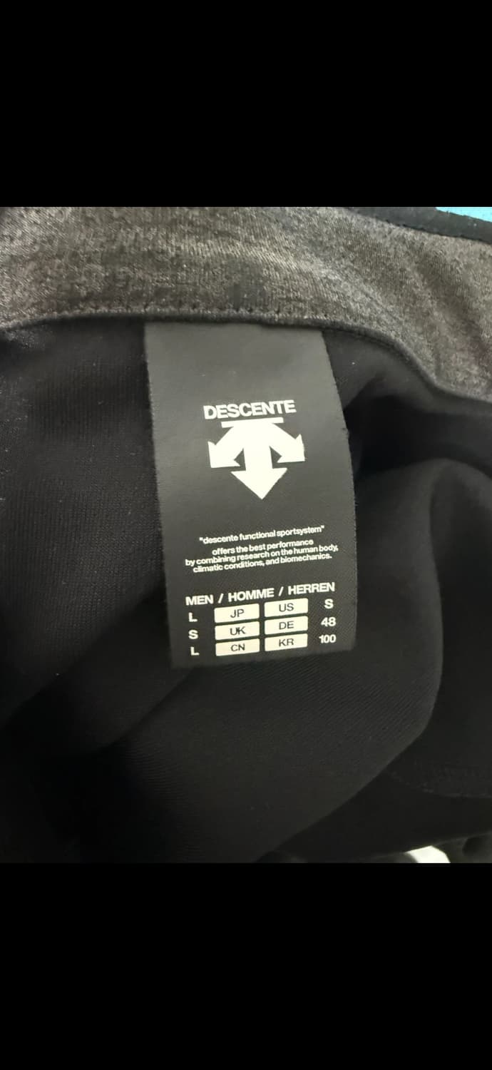 데상트 집업 상품이미지2