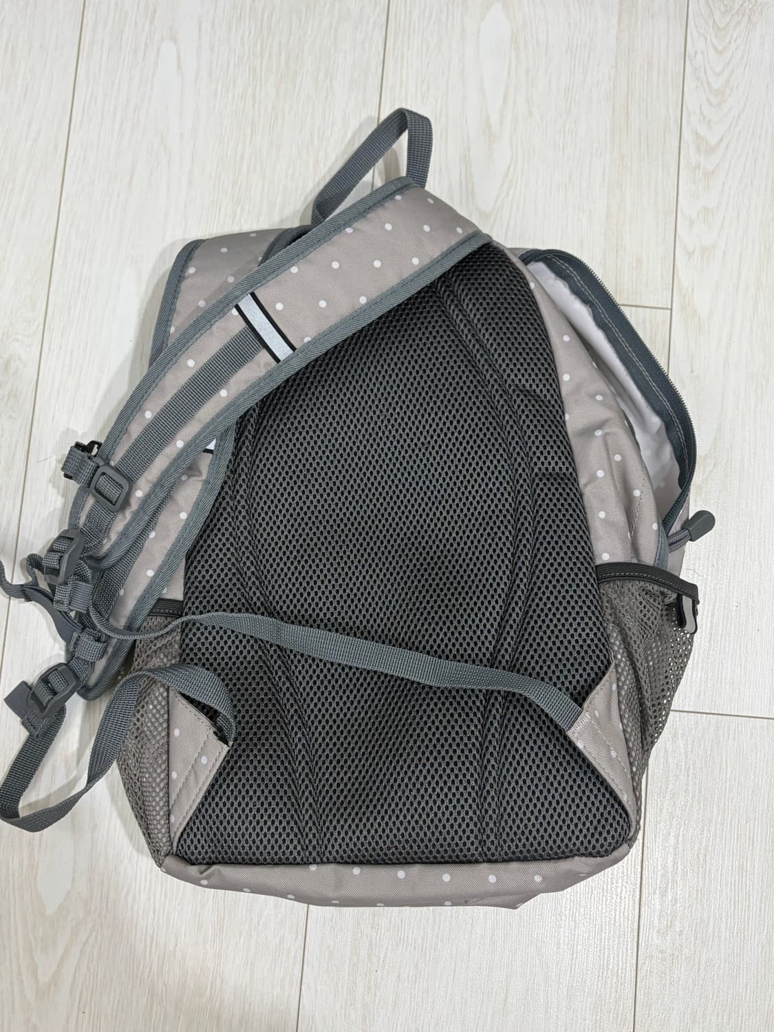 콜맨 도트 백팩 상품이미지2