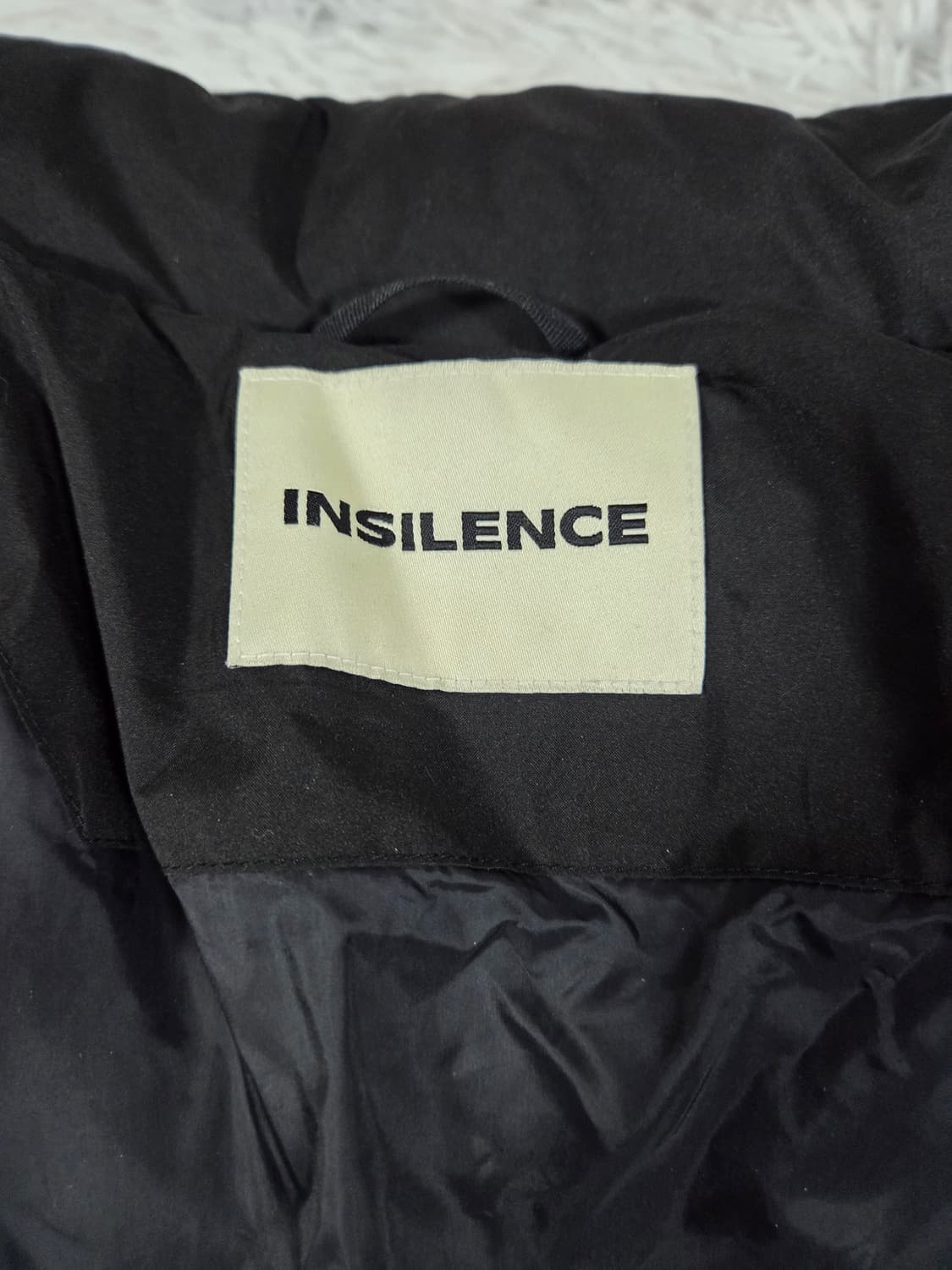 인사일런스 에센셜 다운 자켓 블랙 상품이미지3