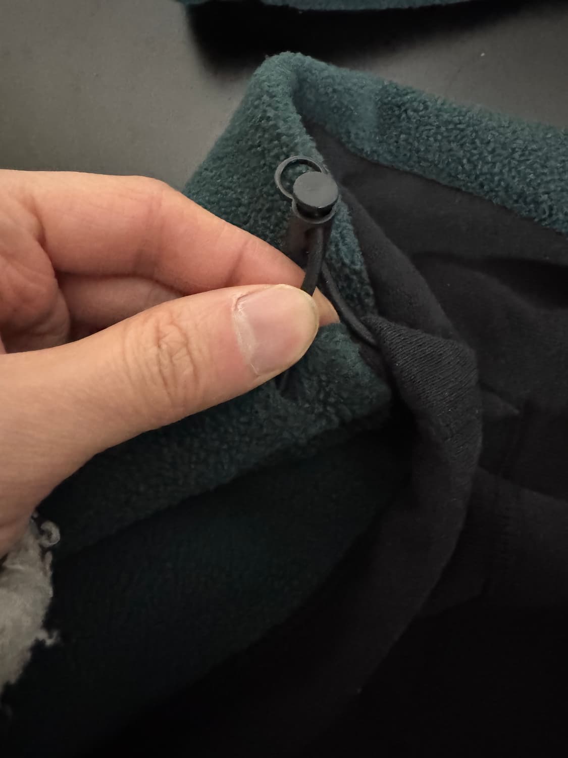 안다르 andar 밑단 스트링 투톤 풀오버 반집업 플리스 Lㅣ 상품이미지3