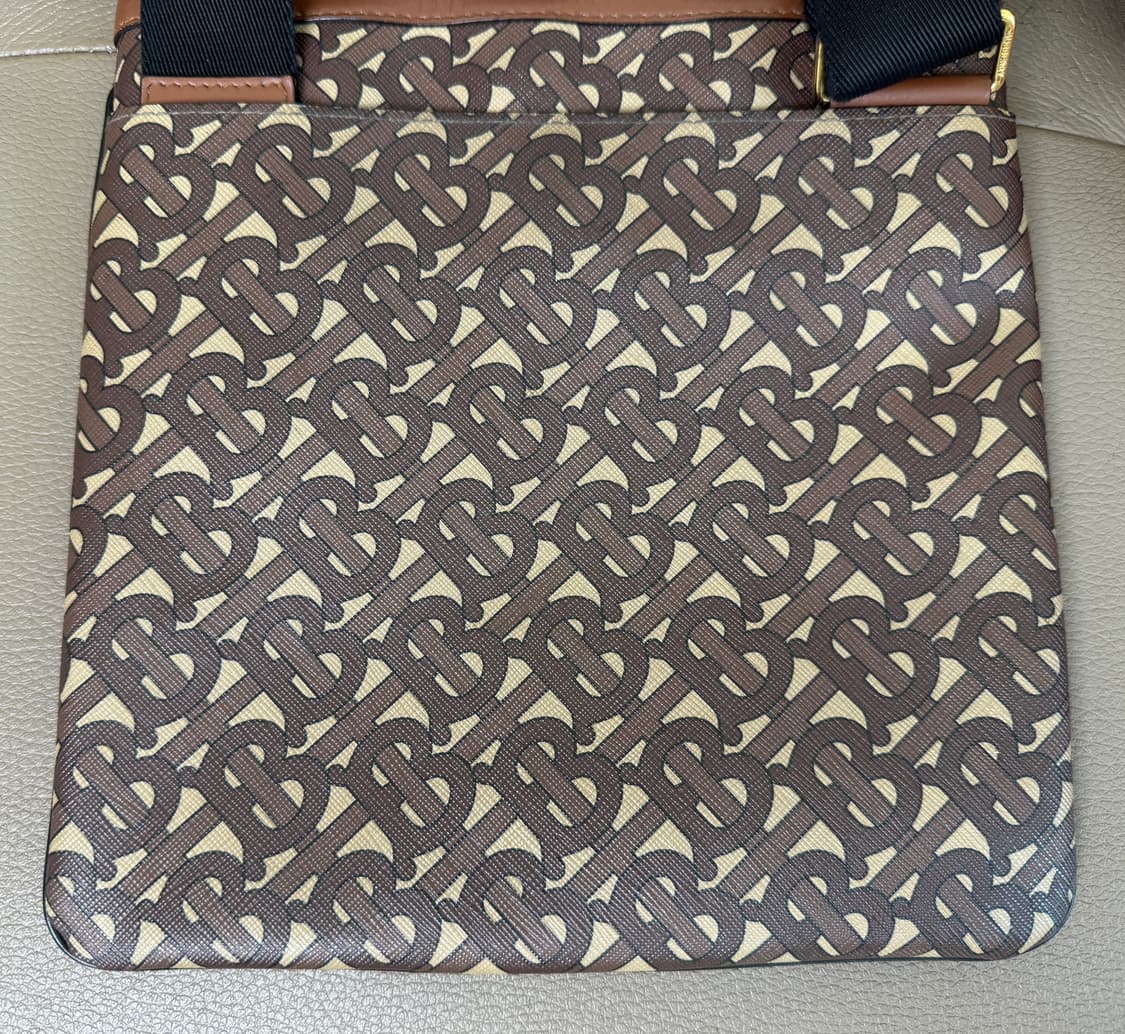 버버리 모노그램 메신저백 크로스백 탄컬러 상품이미지4