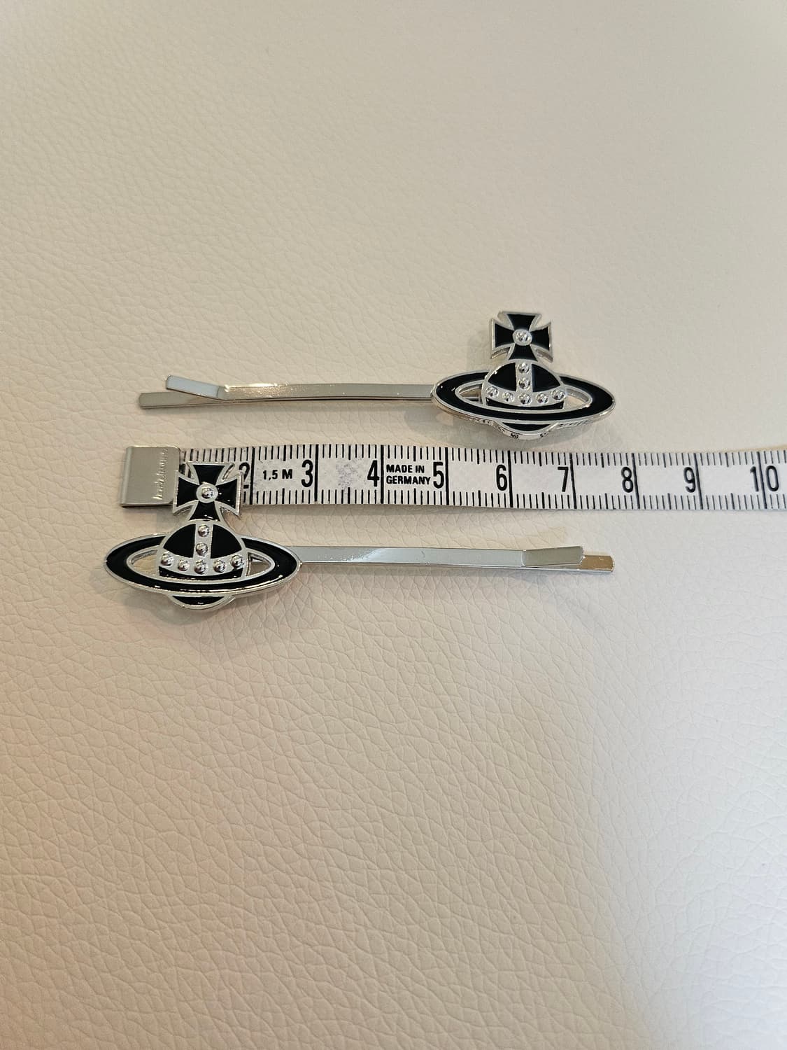 비비안웨스트우드 업사이클링 블랙 헤어핀 세트 상품이미지4