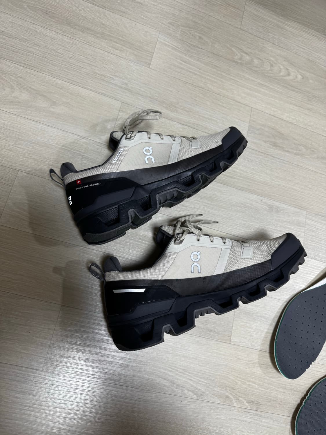 [295] 온 러닝 클라우드원더 워터프루프 샌드 블랙 상품이미지5