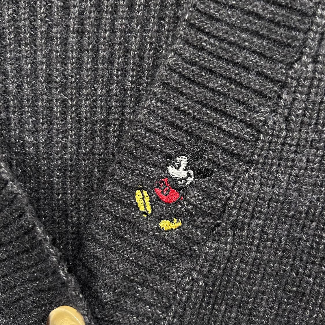 미키마우스 자수로고 울 니트 짜임 가디건 상품이미지3