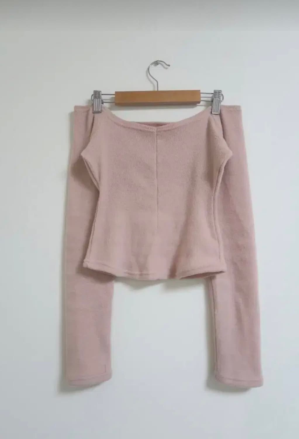 아워캐비넷 loving v neck tee 상품이미지3
