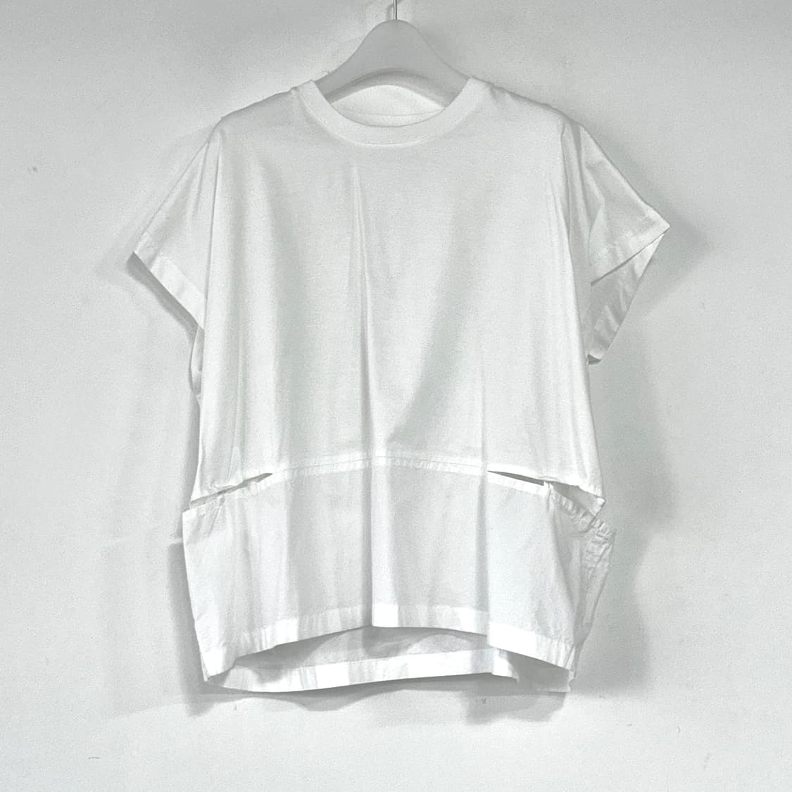 네헤라 컷아웃 반팔 티셔츠 상품이미지1