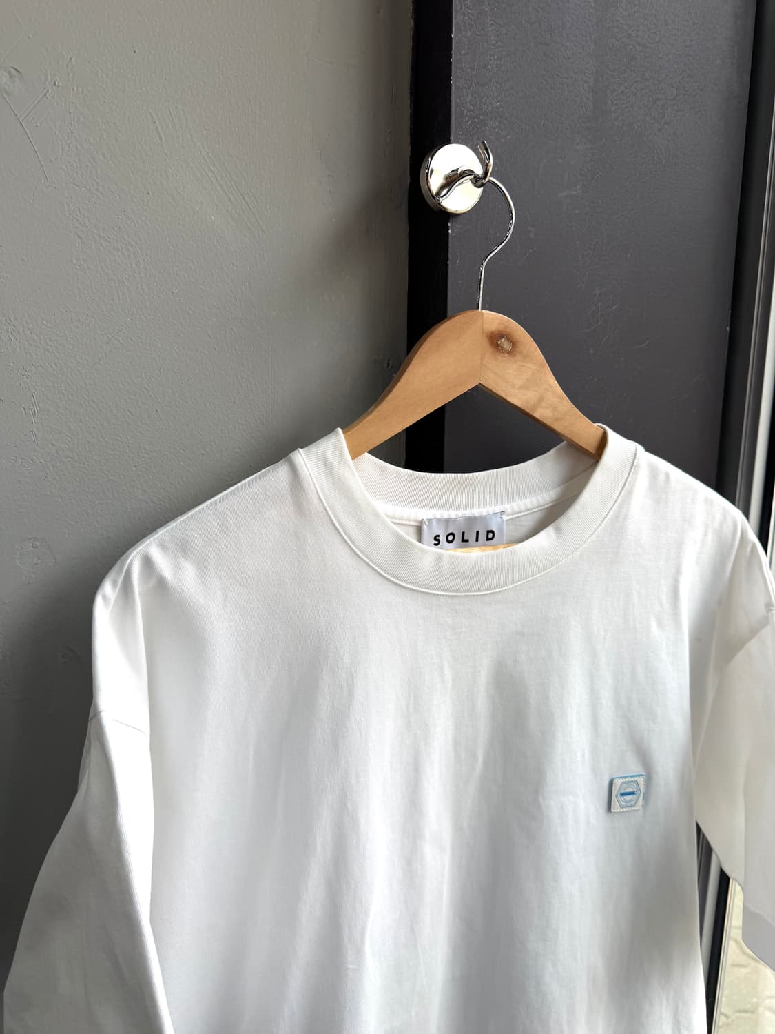 .50(105)/ 솔리드옴므 23SS 백플라워 프린팅 반팔 상품이미지3