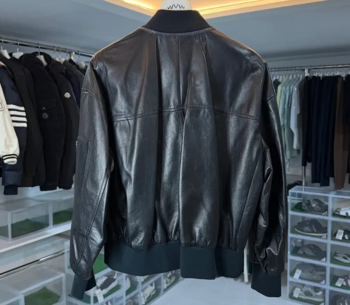 [정품] 브루넬로 쿠치넬리 레더 봄버 남녀공용 하이엔드 자켓 블랙 M
 상품이미지2