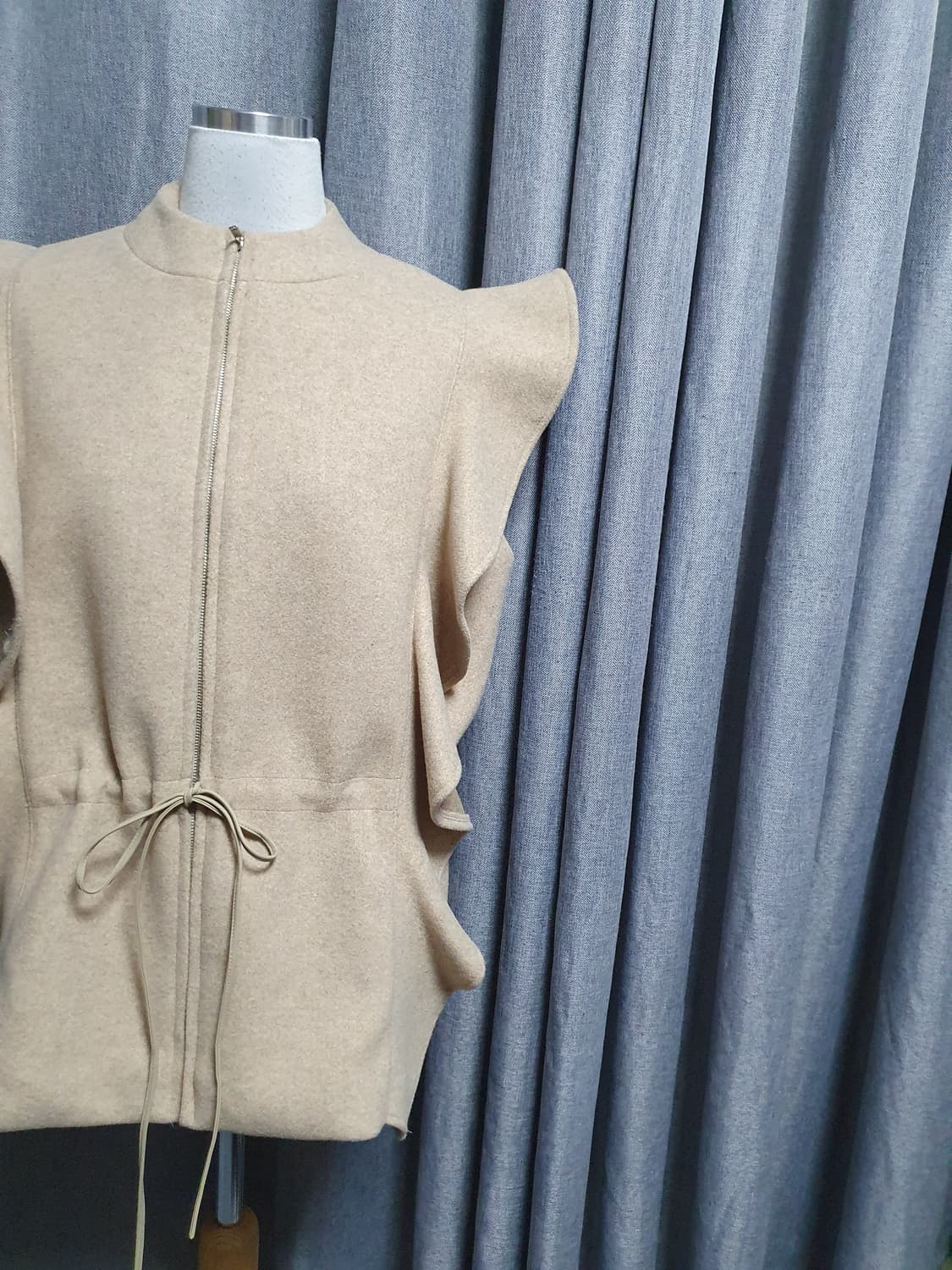 프릴단 베이지 베스트 상품이미지3