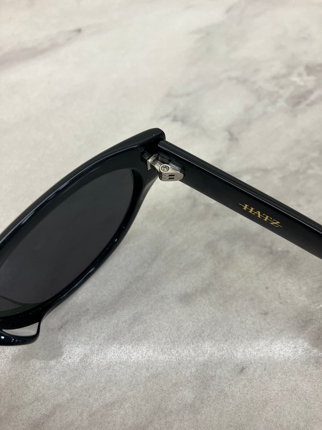 하츠 Hatz 블랙 캣아이 선글라스 상품이미지3