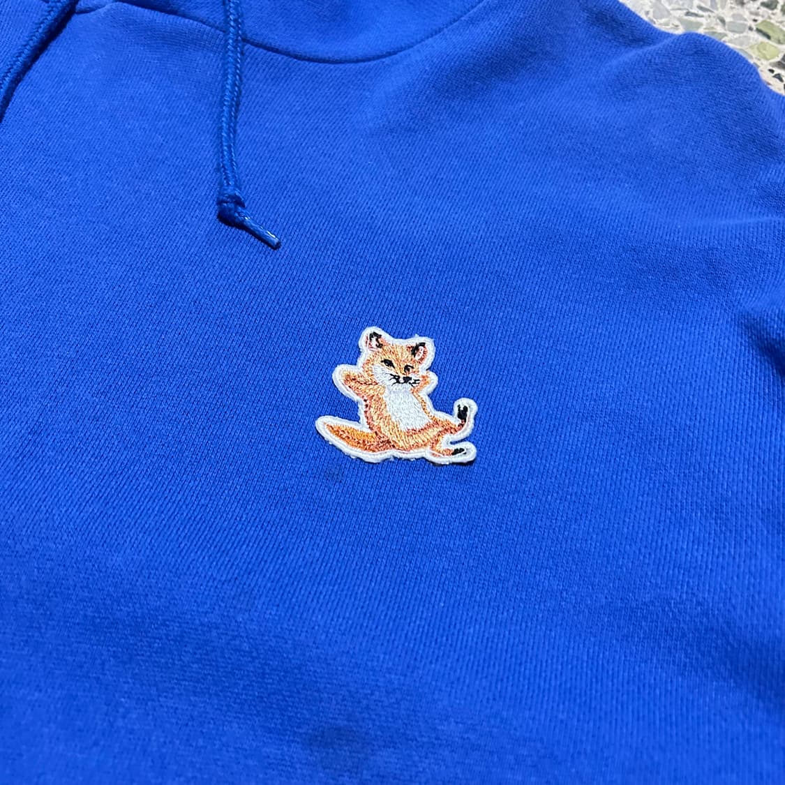 메종키츠네(Maison Kitsune) 칠랙스 폭스 패치 블루 후드티 상품이미지4
