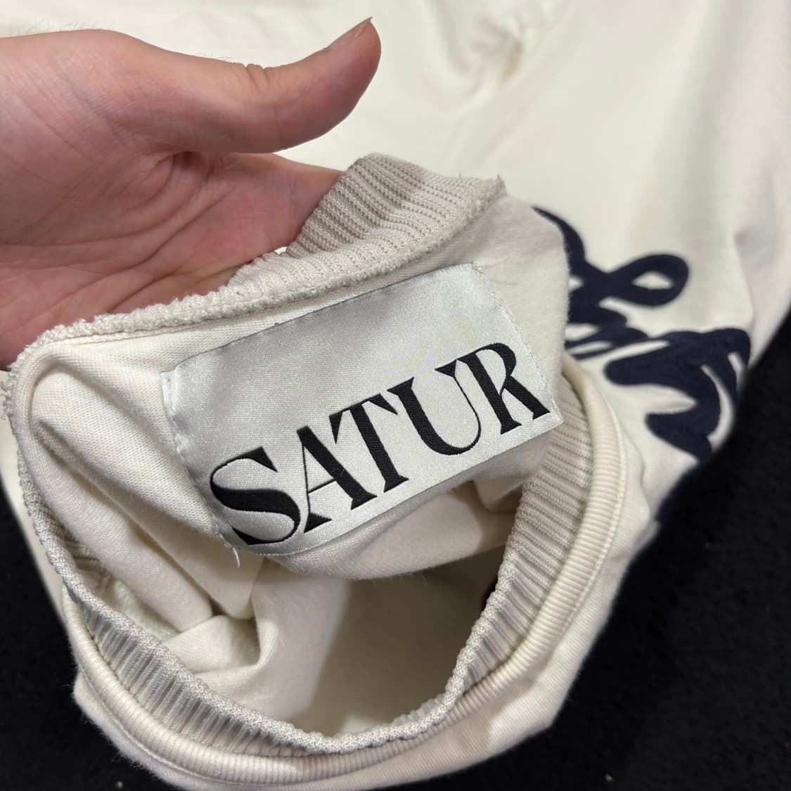 M 세터 23SS 아이보리 보야지 자수 반팔티 상품이미지4