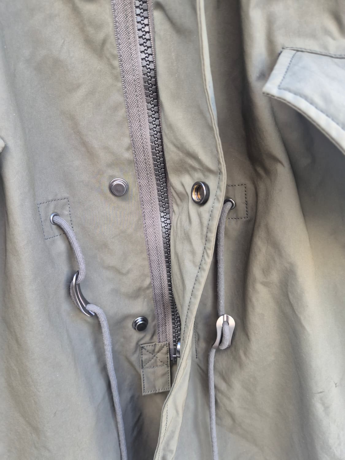 SHIFTG 브랜드의 카키색 야상 코트입니다-100사이즈 상품이미지5