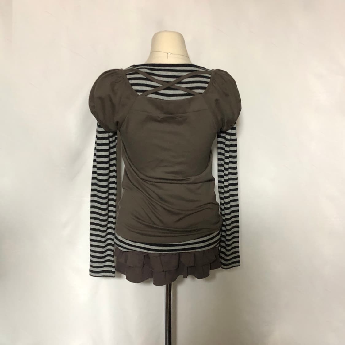 크로스 스트랩 퍼프 슬리브 티셔츠 카키 상품이미지6