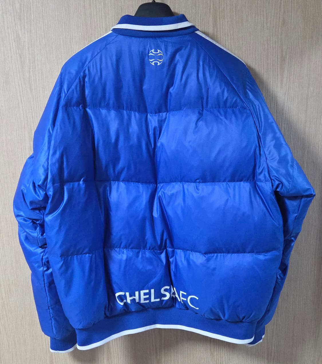 (착샷) 아디다스 x 첼시 다운 필드 자켓 CFC 레트로 패딩 상품이미지6