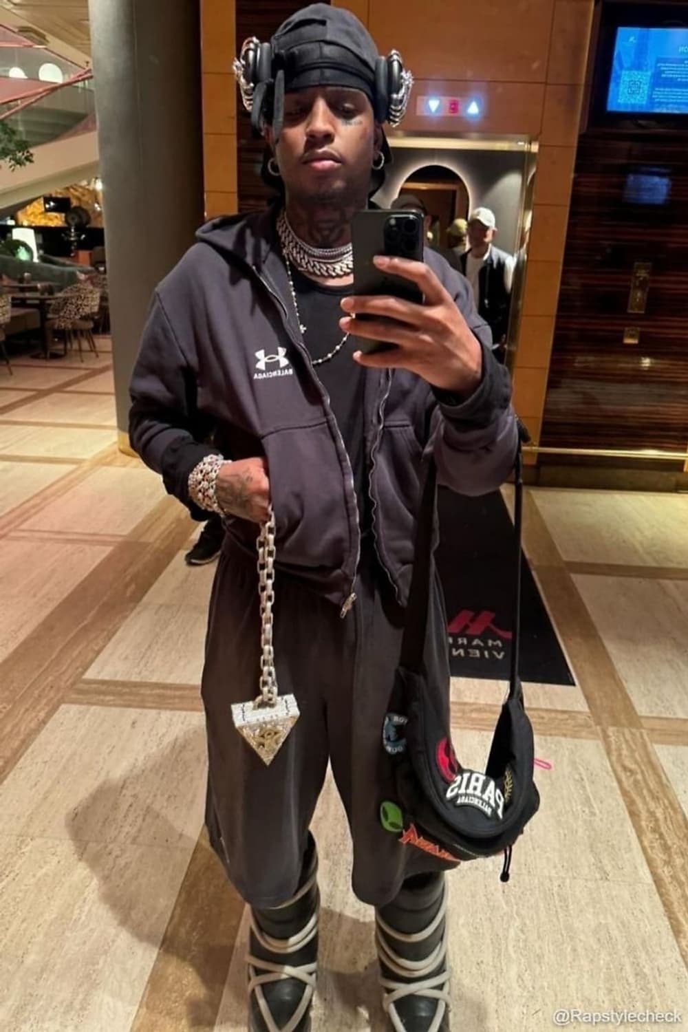 [M] 발렌시아가 언더아머 후드집업 상품이미지1