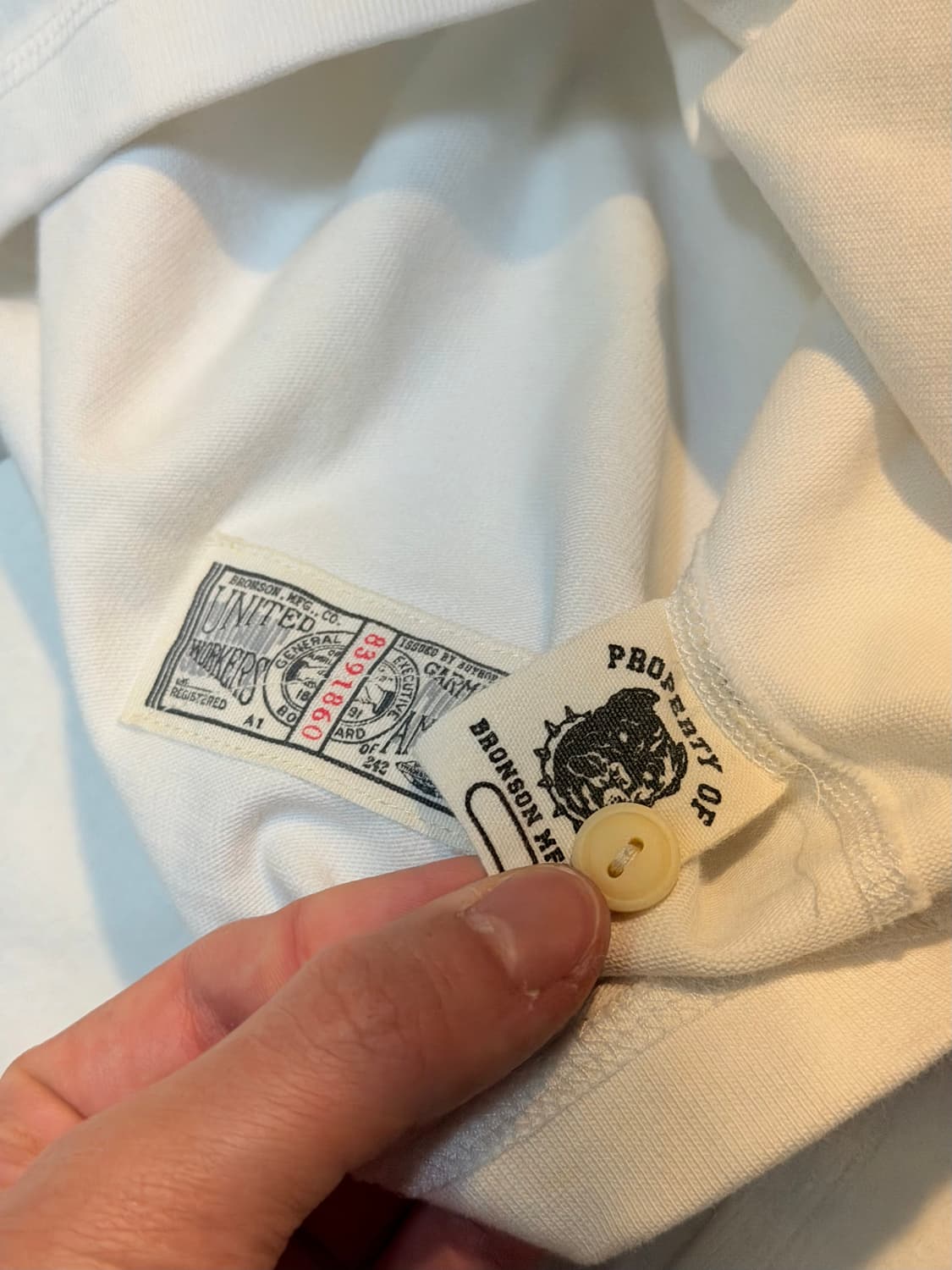 브론슨 헨리넥 롱슬리브 티셔츠 화이트 상품이미지3