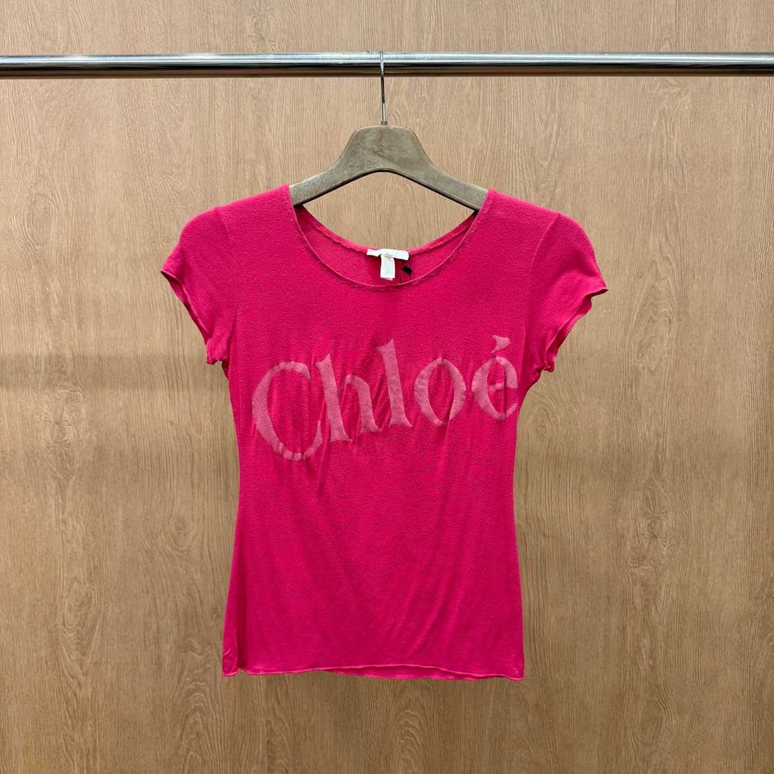 끌로에 반팔 티셔츠 전면 빅로고 프린팅 디테일 슬림핏 핑크 상품이미지2