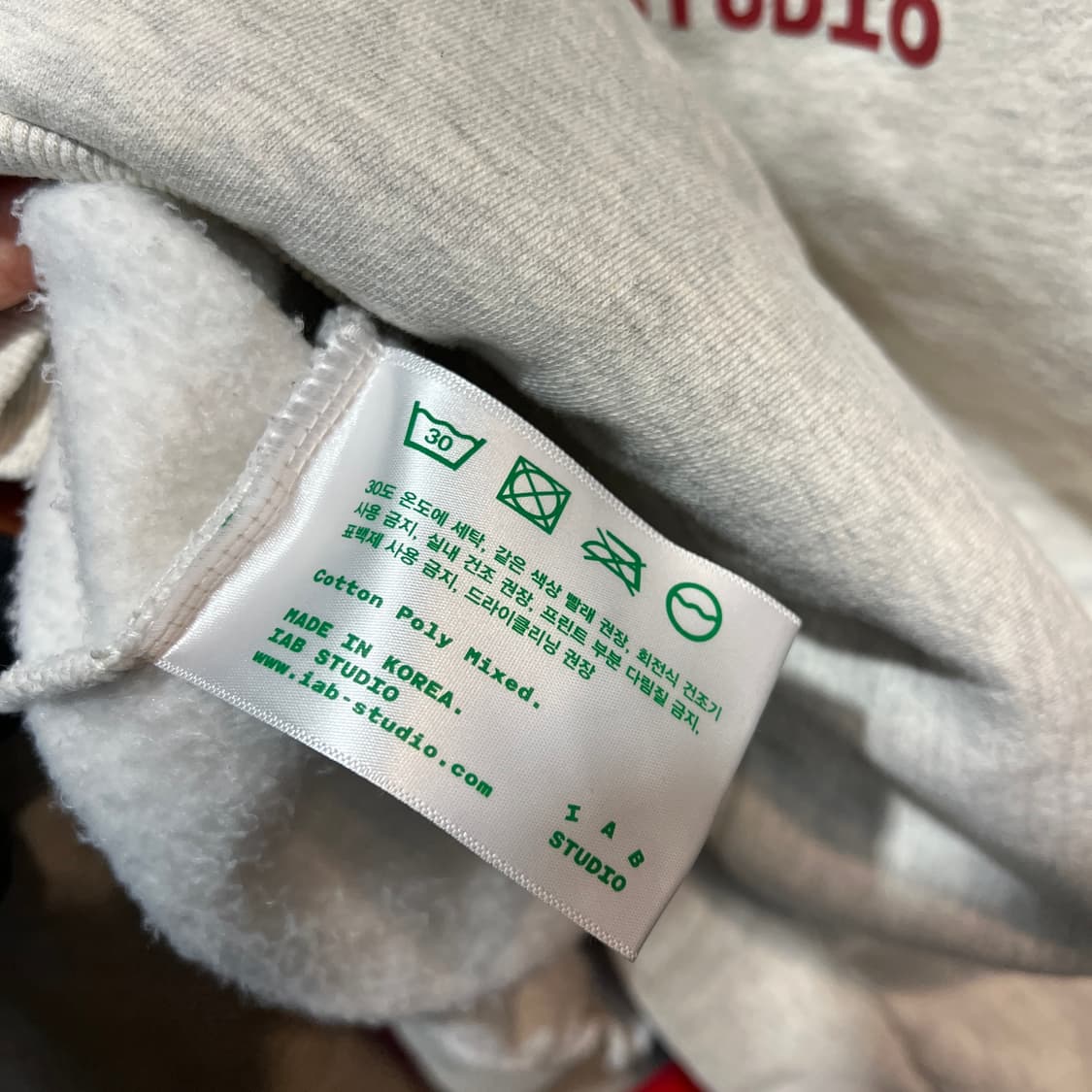 IAB 스튜디오 하프넥 맨투맨 상품이미지4