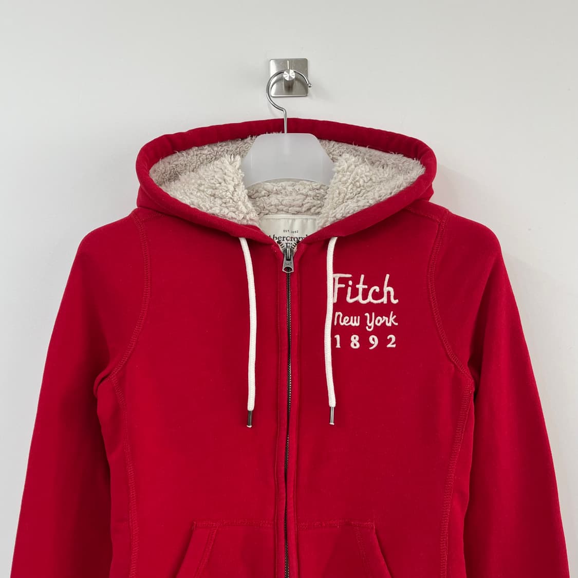 아베크롬비 딱붙핏 자수로고 양털안감 레드 후드집업 상품이미지4