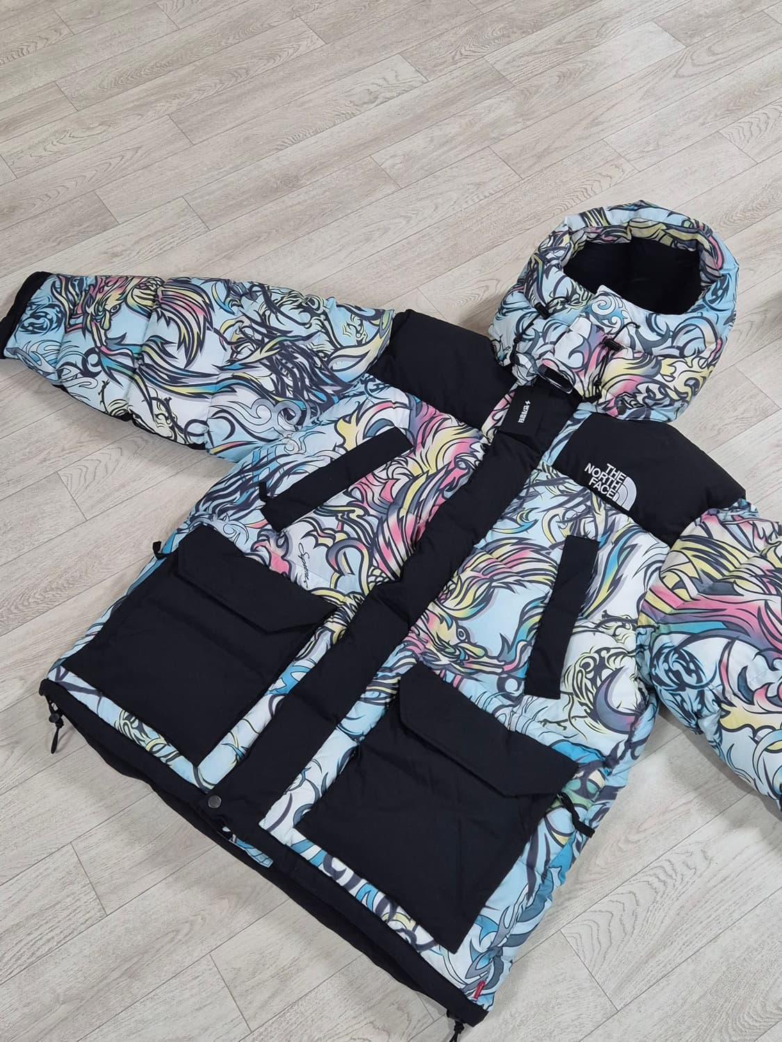 [XL] 노스페이스 X 슈프림 멀티컬러 드래곤 700 필 다운 패딩 상품이미지1