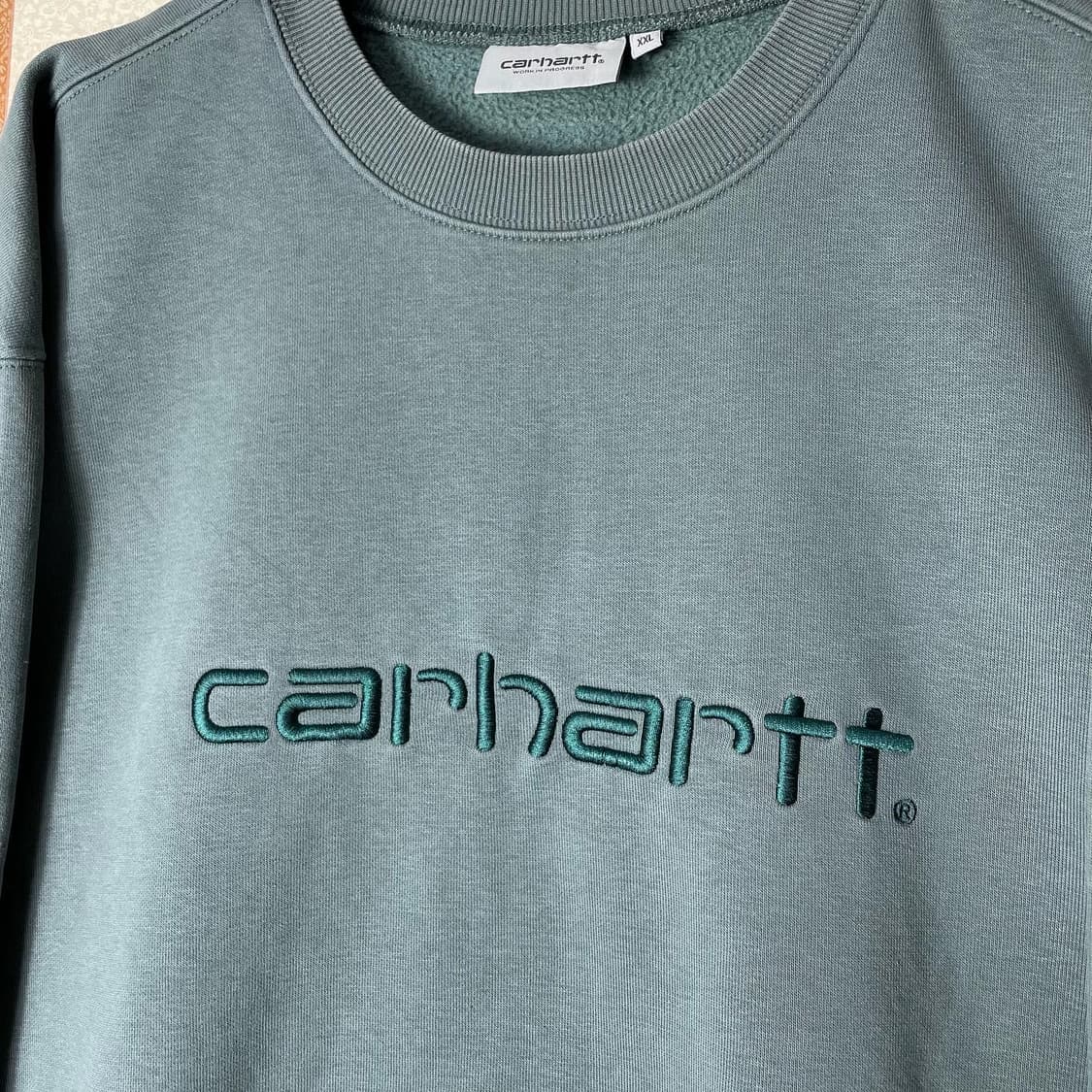 칼하트 WIP 엠브로이드 아치로고 맨투맨 상품이미지3