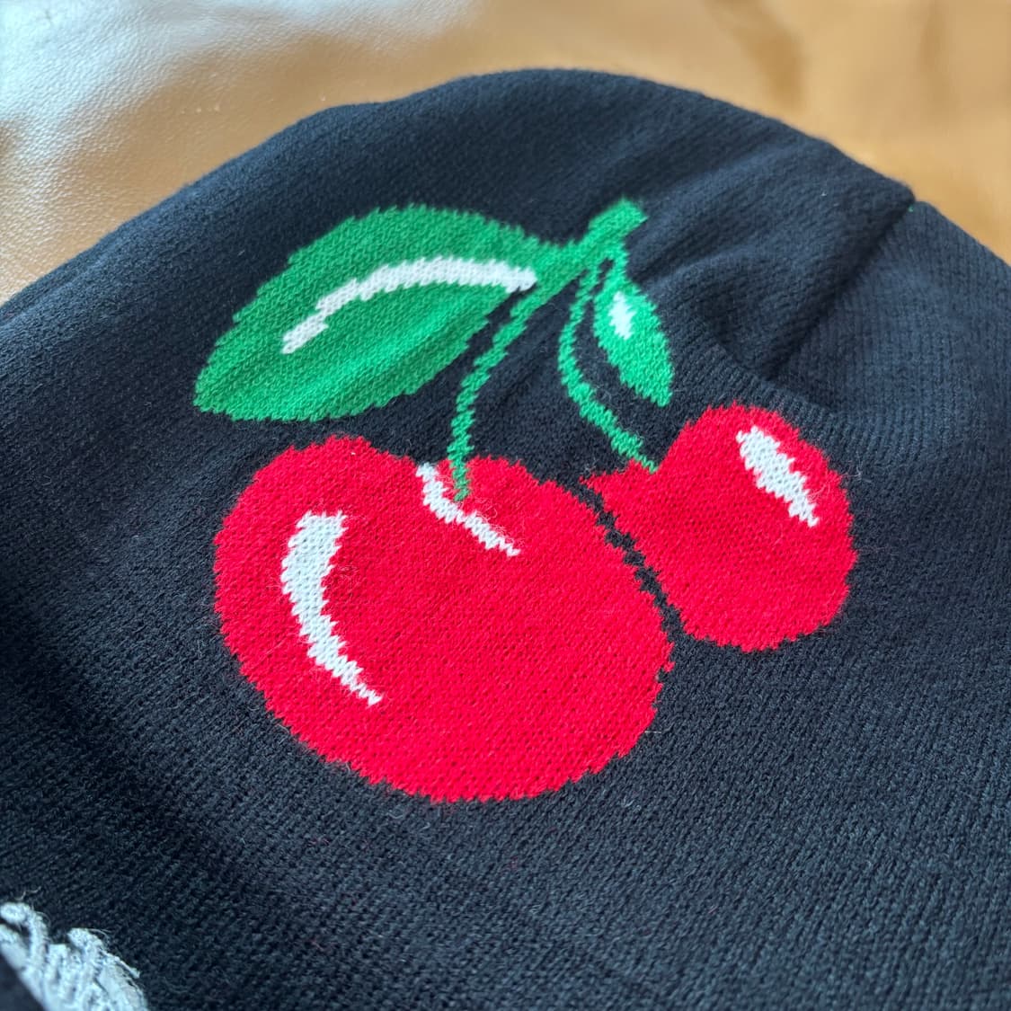 슈프림 비니 모자 체리 블랙 상품이미지4