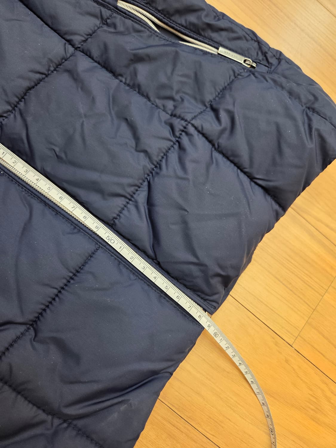 타미힐피거 여성 퀼팅 패딩 네이비 색상입니다. 사이즈는 164로, 마른  상품이미지3