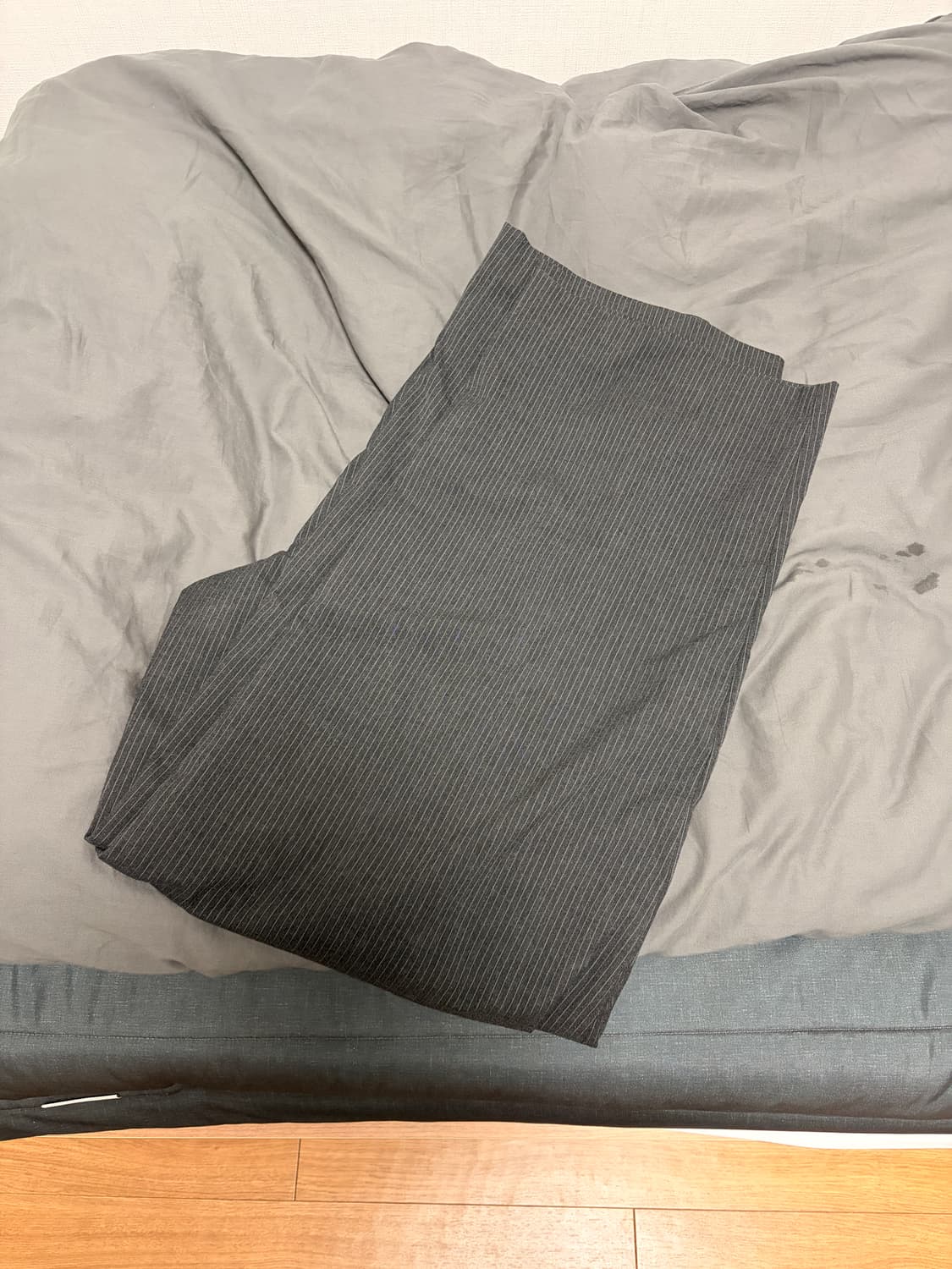 주앙옴므 핀 스트라이프 매드플리츠 와이드 트라우저 (차콜) (S사이즈) 상품이미지4