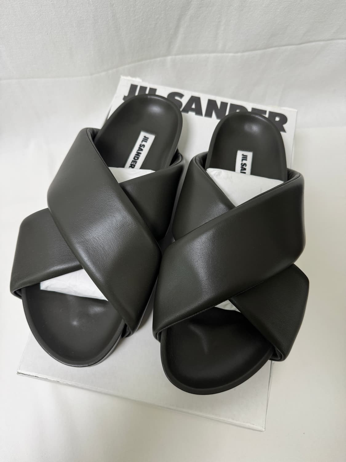 질샌더 패디드 크로스 슬라이드 42 상품이미지1