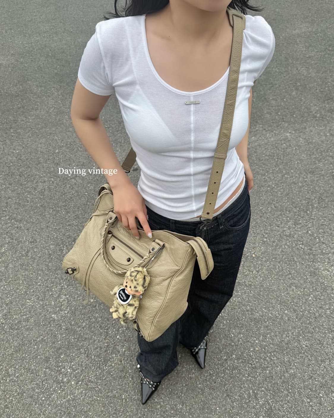 발렌시아가 벨로 모터백 (카키베이지) 상품이미지3