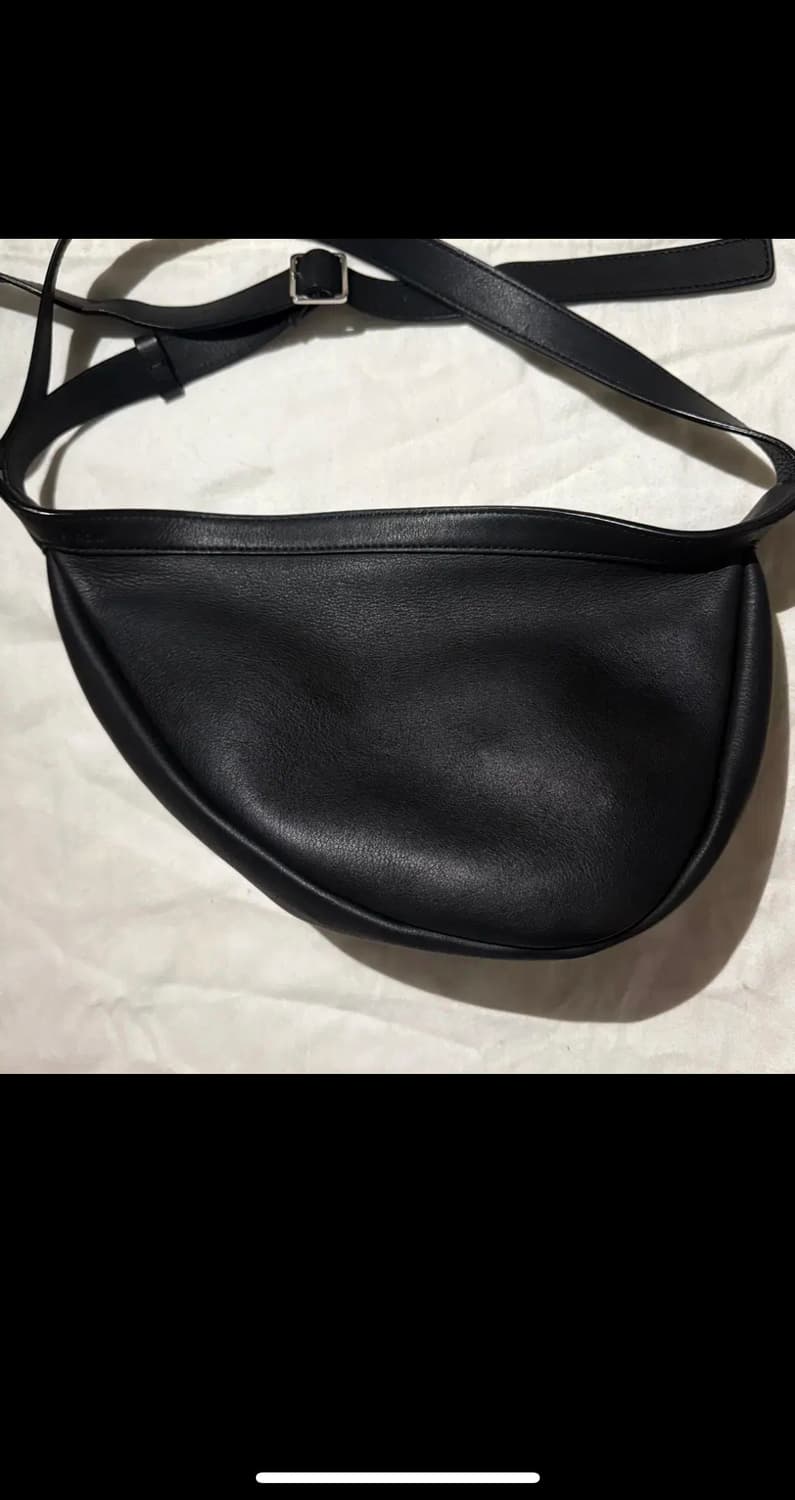 더로우 슬라우치 바나나백 스몰 상품이미지2