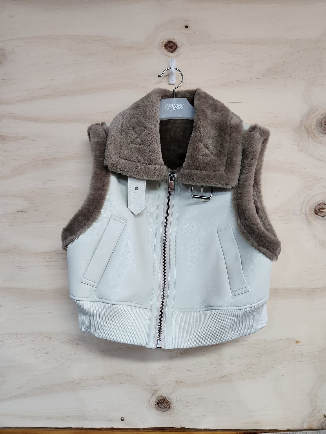 208) 크롭 비건가죽 조끼 상품이미지1