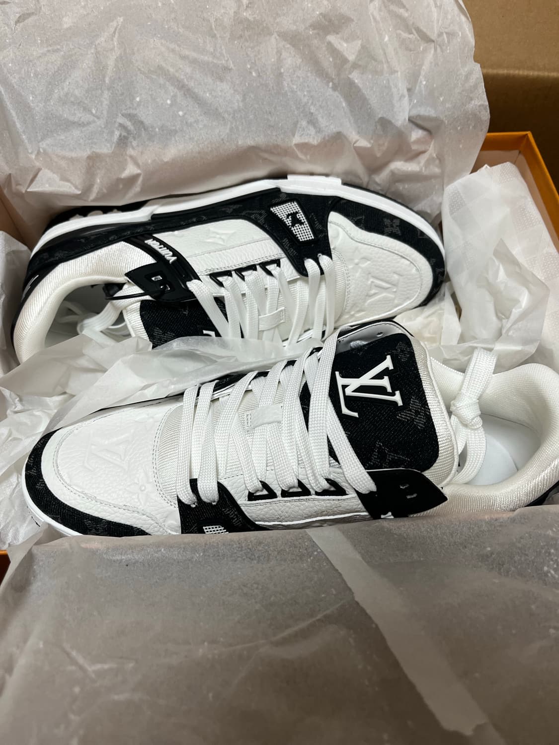 루이비통 LV 트레이너 스니커즈 모노그램 데님 블랙 상품이미지1