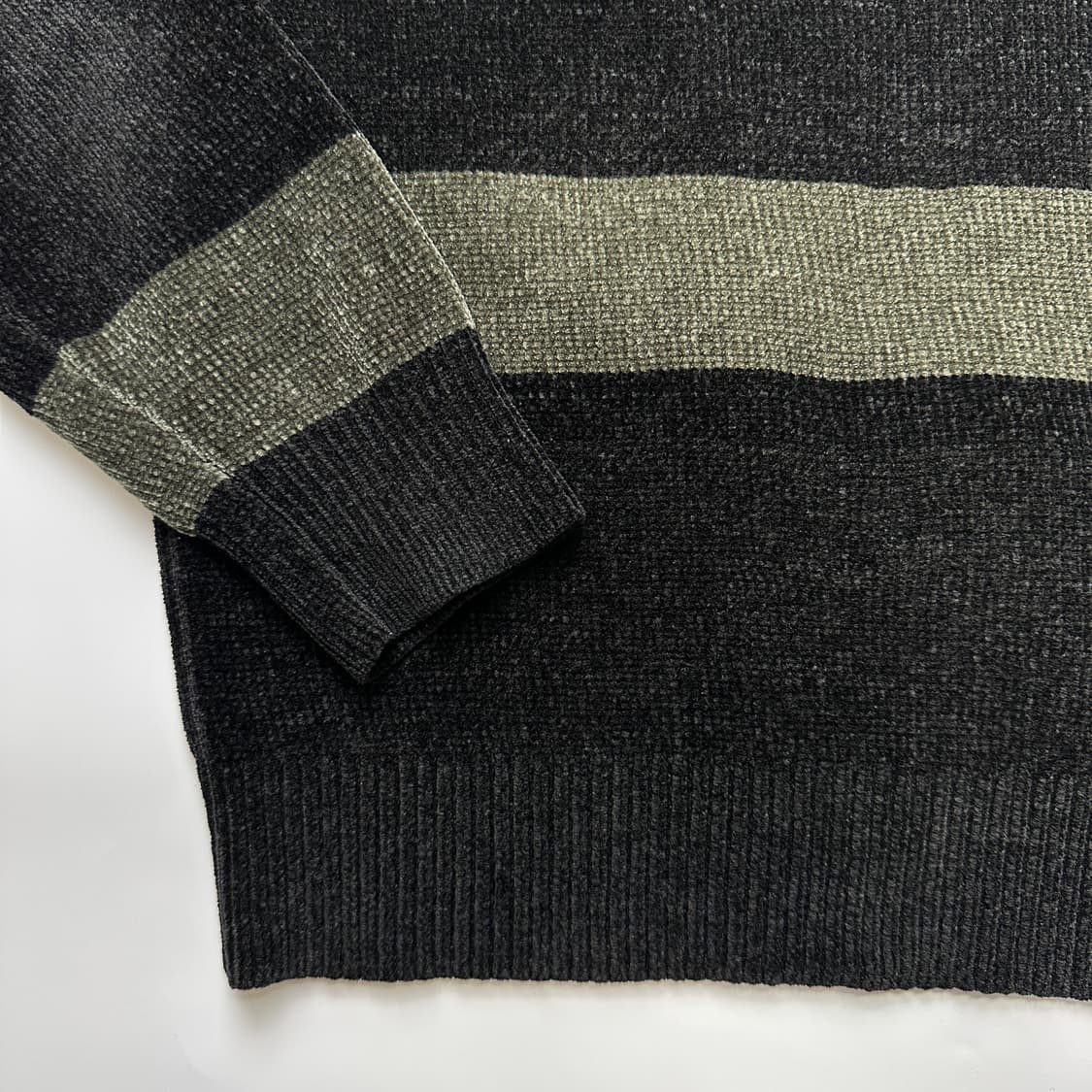 SUPREME 18FW Chenille Sweater 슈프림 니트 상품이미지5