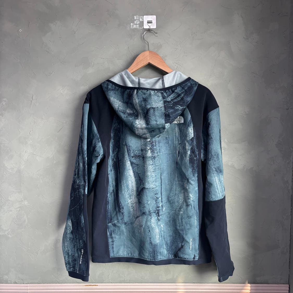 노스페이스 해외판 테크웨어 기능성 후드집업 상품이미지5