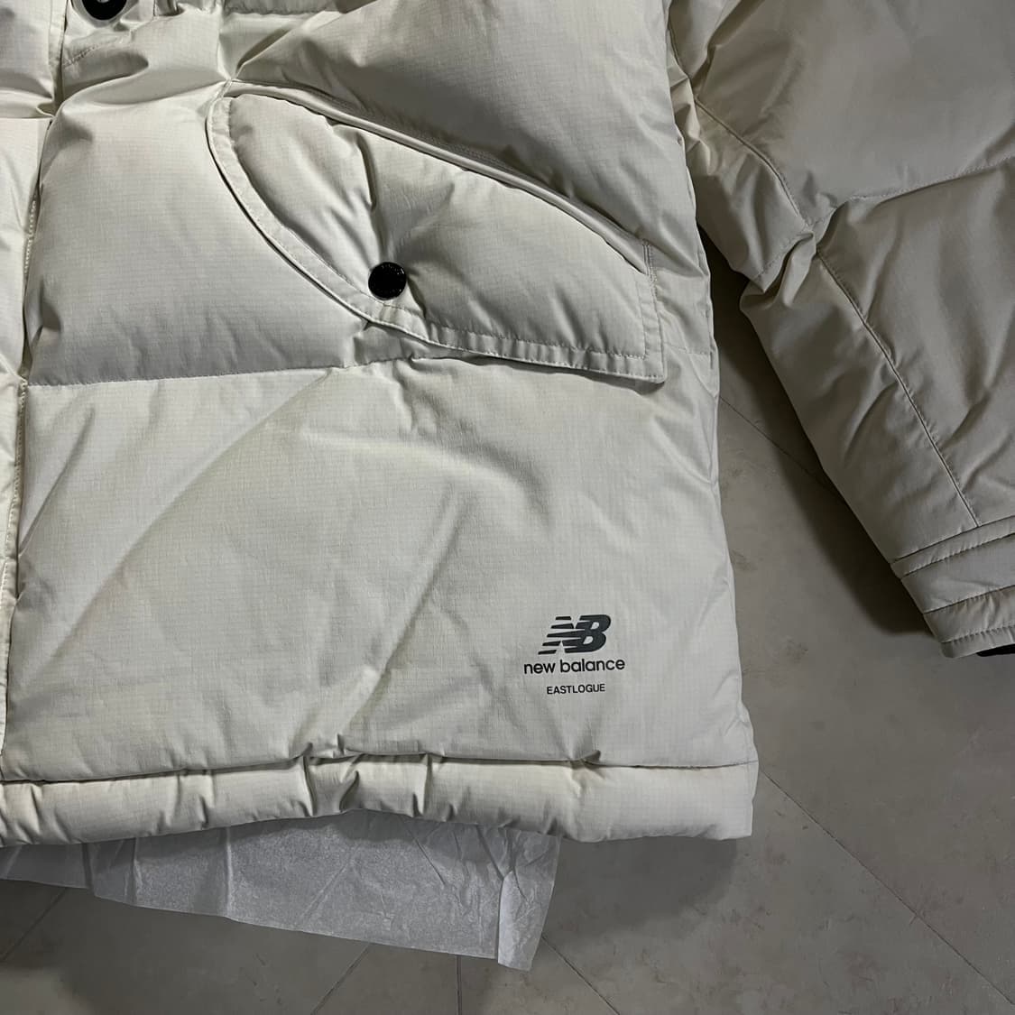 새상품(XL) 뉴발란스x이스트로그 고어텍스 파카 패딩 자켓 크림 상품이미지2