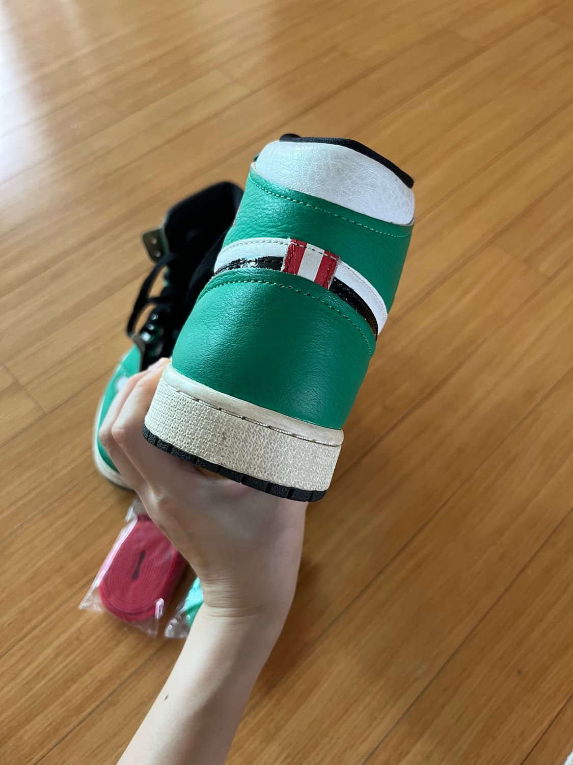 나이키 조던1하이 럭키그린 w245 여분끈有 상품이미지7
