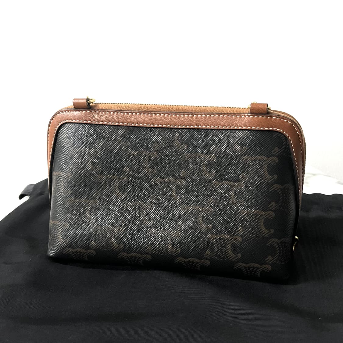 셀린느 트리옹프 자수 로고 체인 클러치 가방 크로스백 상품이미지3