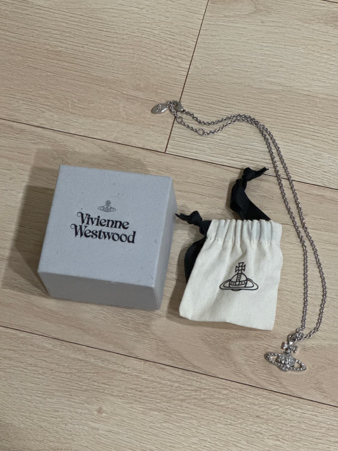 비비안 웨스트우드 미니 바스 릴리프 펜던트 실버 상품이미지2