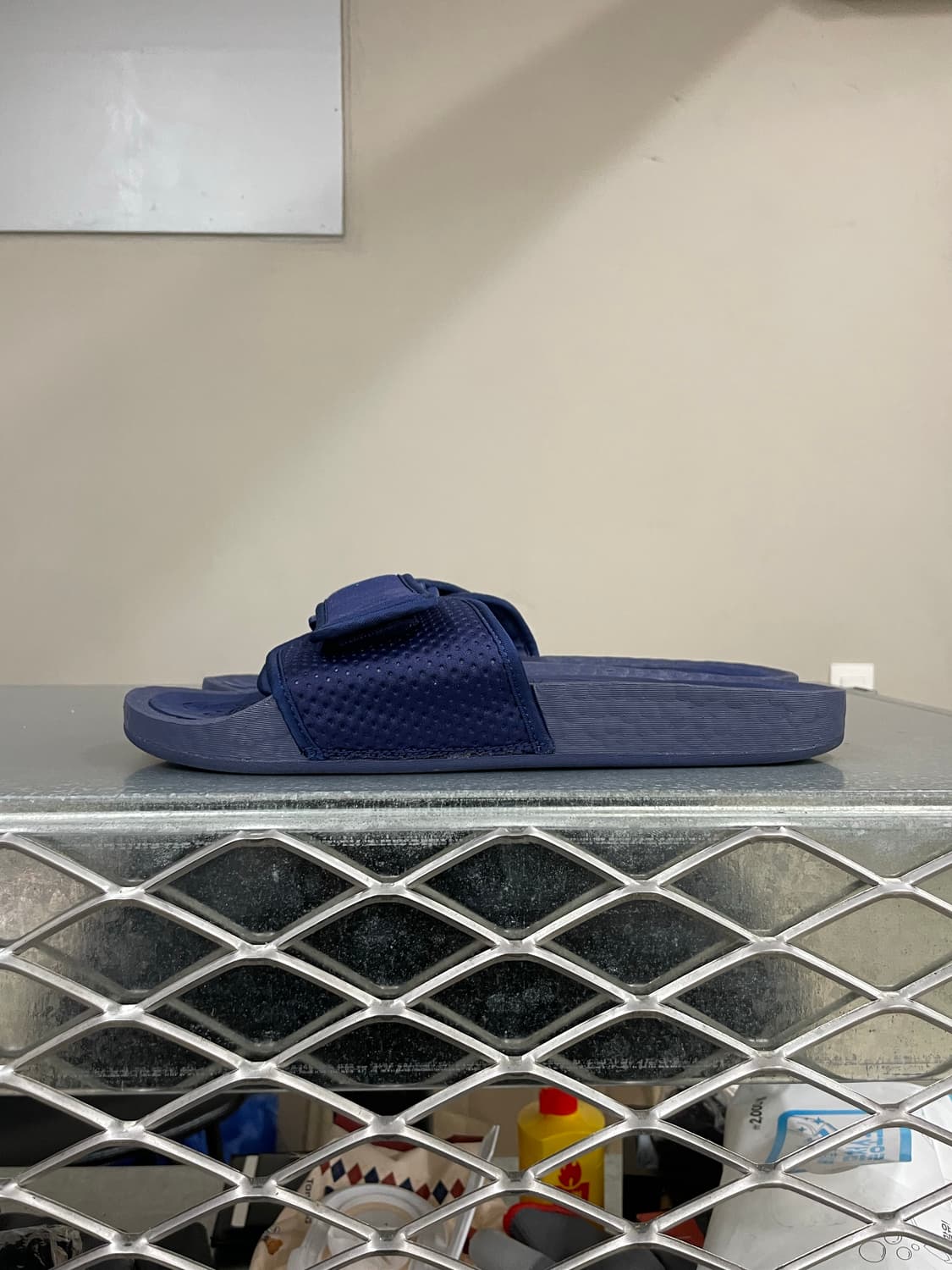 퍼렐 x 아디다스 부스트 슬라이드 270 상품이미지1