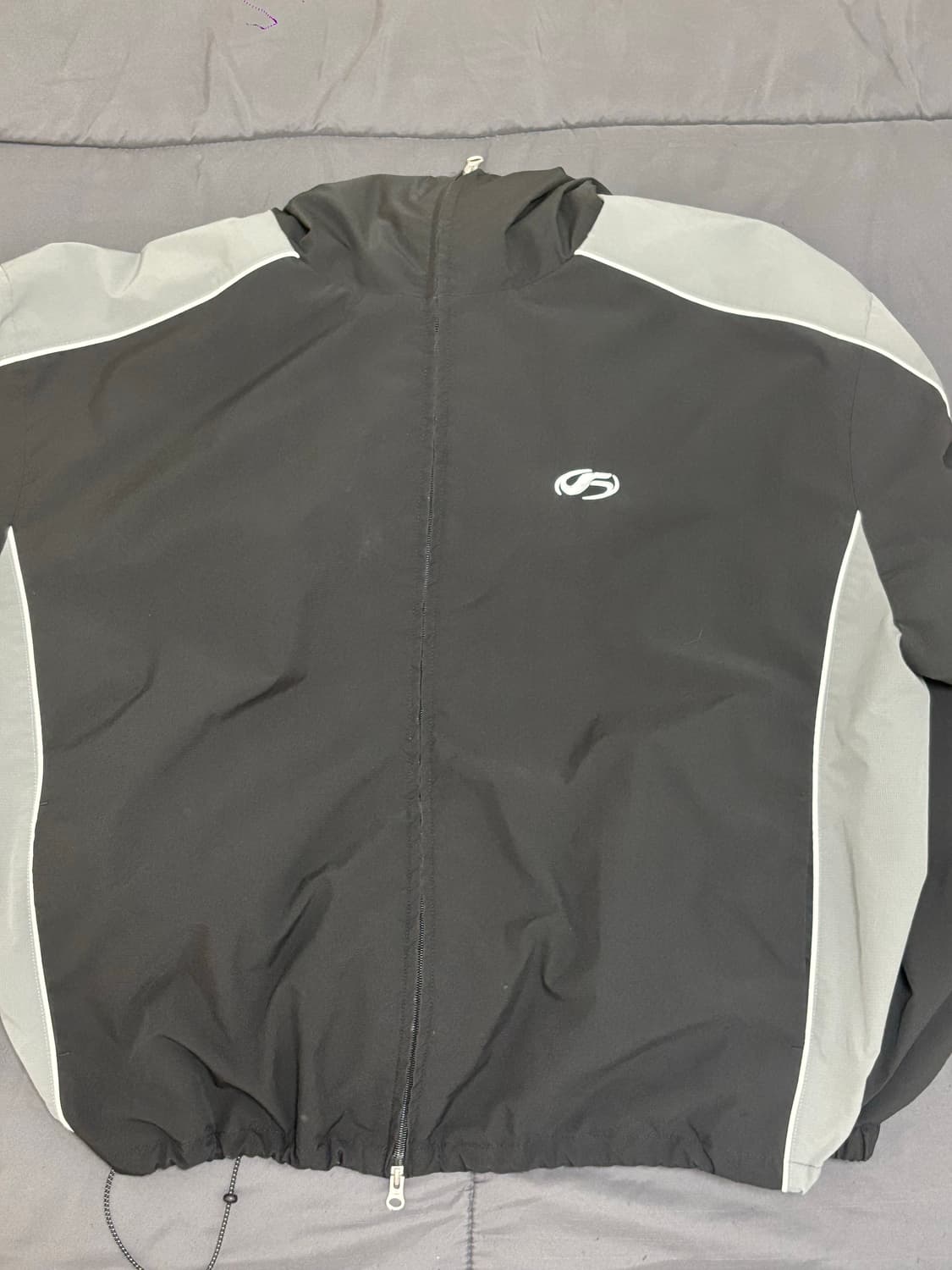 필루미네이트 스포티 심볼 로고 윈드브레이커 블랙 m 상품이미지3