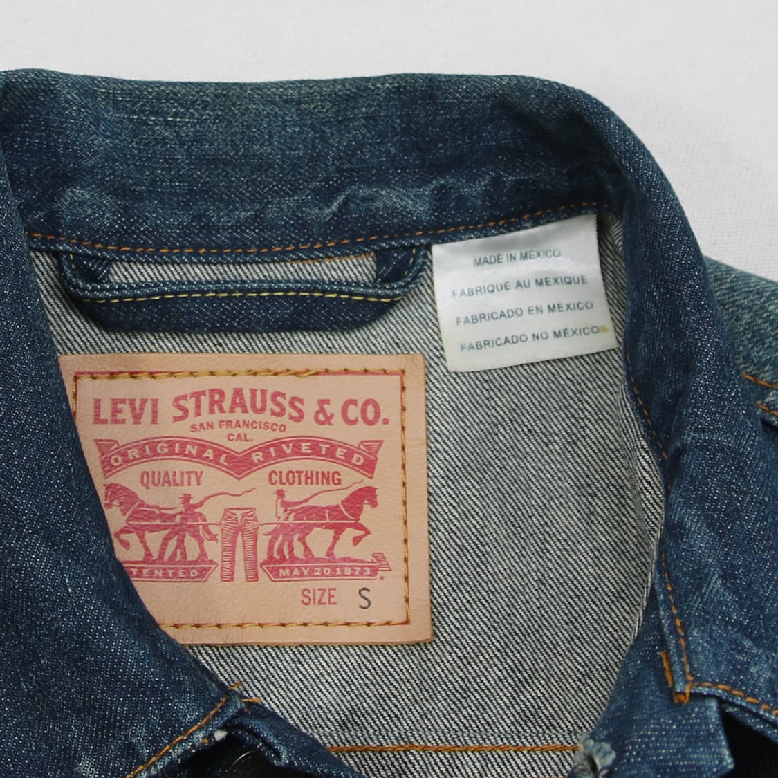 (착용컷) 리바이스 데님 트러커 자켓 (남성용 98) 상품이미지5