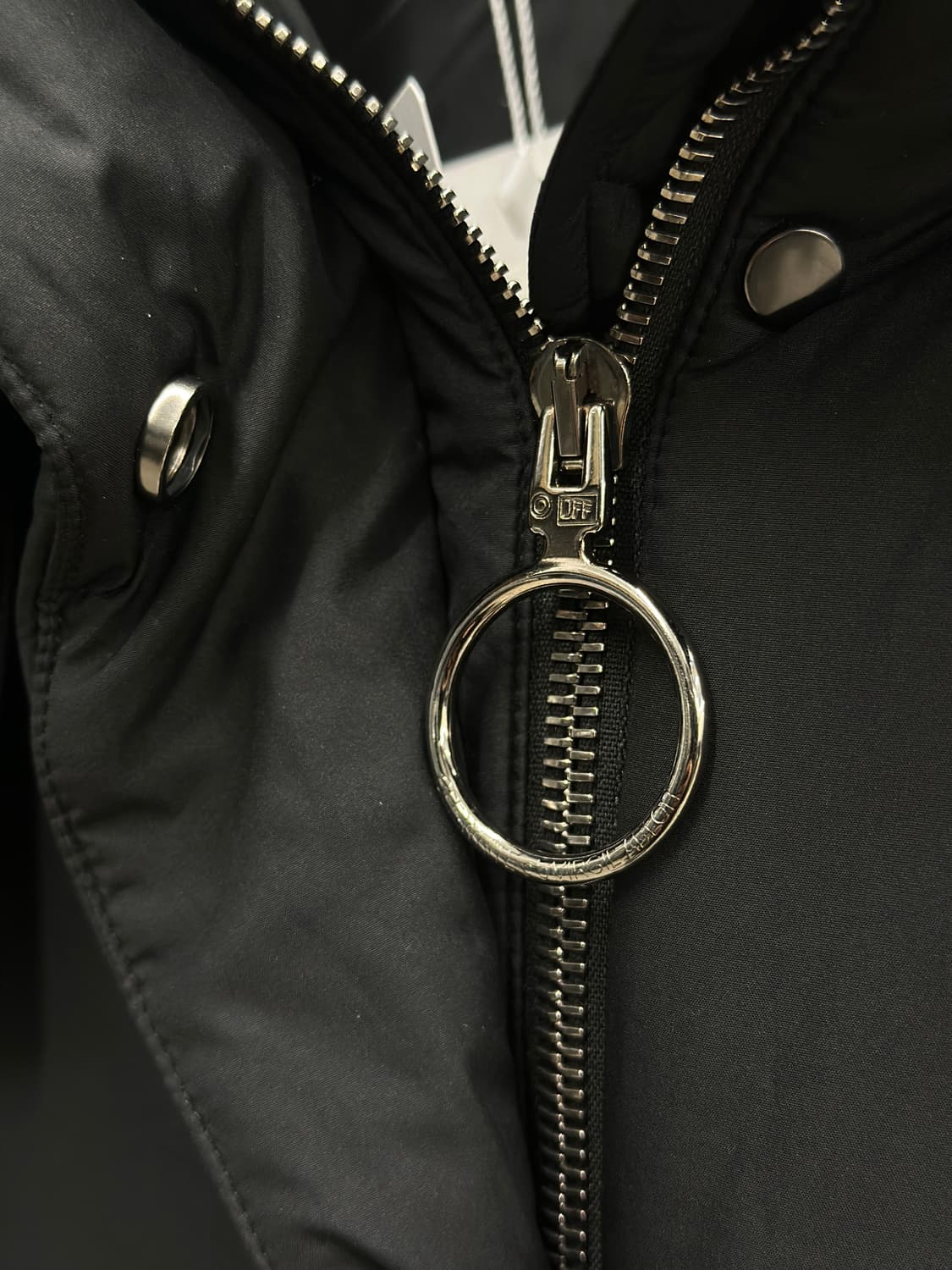 오프화이트 에로우 후드 숏 패딩  상품이미지6